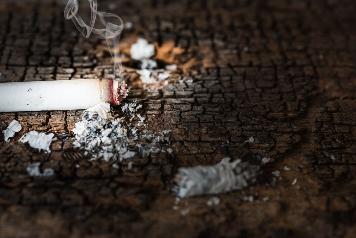 <em>Тліє сигарета. Фото: Freepik</em>