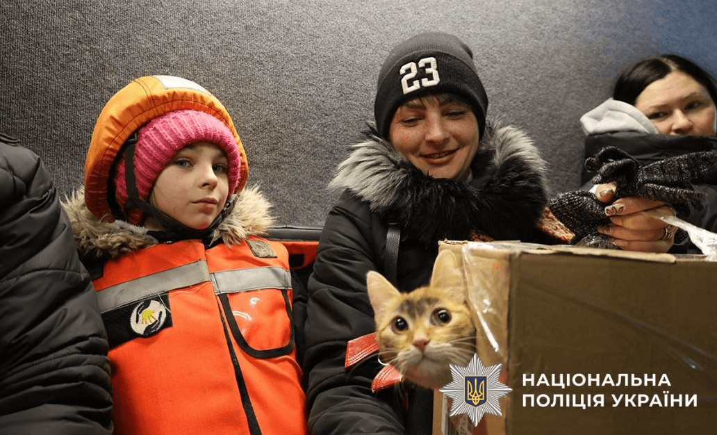 Евакуація дітей. Фото: Національна поліція України