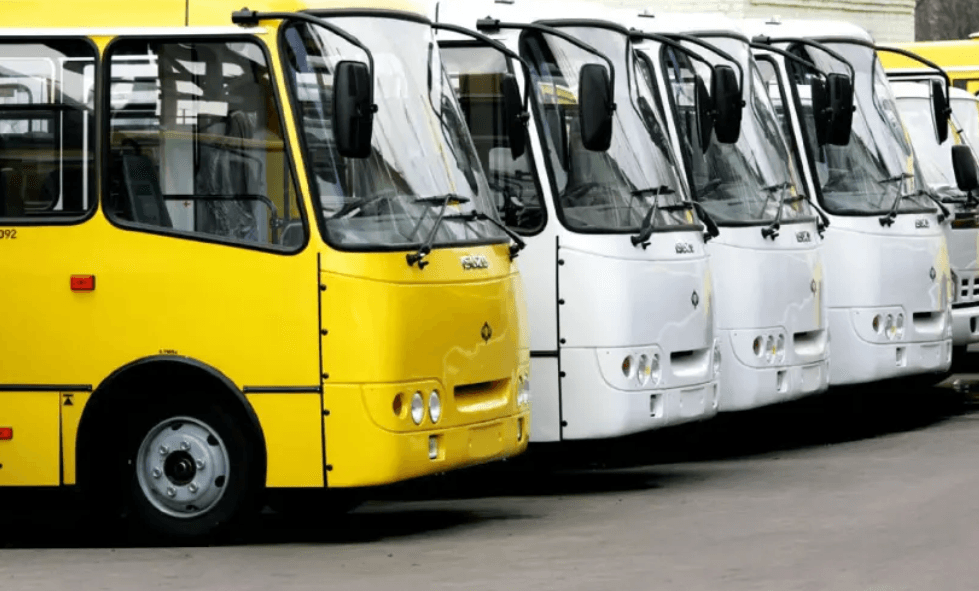 <em>У Новодонецькій громаді не працює громадський транспорт: перевезення — приватні. Фото: Донецька ОВА</em>