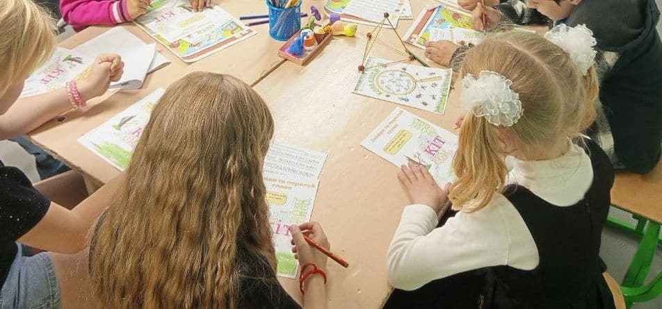 <em>Иллюстративное фото. Источник: Мобильные образовательные бригады/Facebook</em>