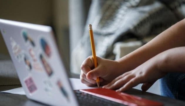 <em>Учні Новодонецької громади забезпечені комп’ютерами для дистанційного навчання. Ілюстративне фото</em>