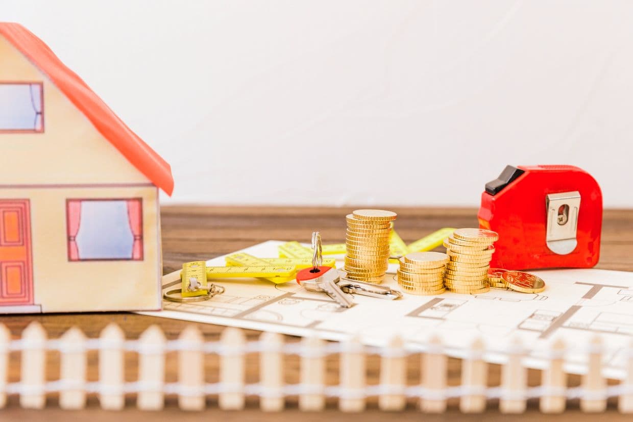 Деньги на новое жилье. Фото: Freepik