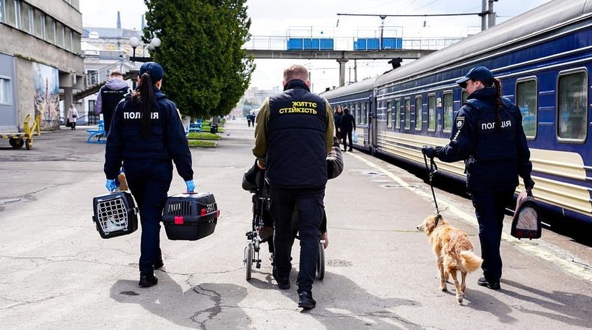 <em>Эвакуация. Фото иллюстративное. Источник: Национальная полиция Украины</em>