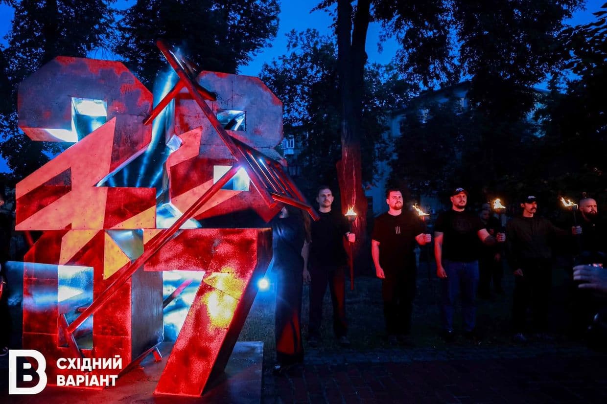 В Києві відкрили постійну інсталяцію пам’яті жертв російського теракту в Оленівці (фото)