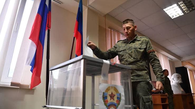 "Волевиявлення" військових на окупованій Луганщині. Фото з відкритих джерел