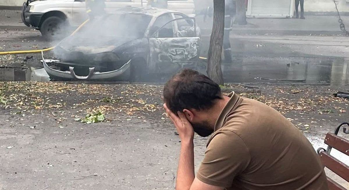 У Слов’янську російський дрон вдарив по авто іноземних журналістів