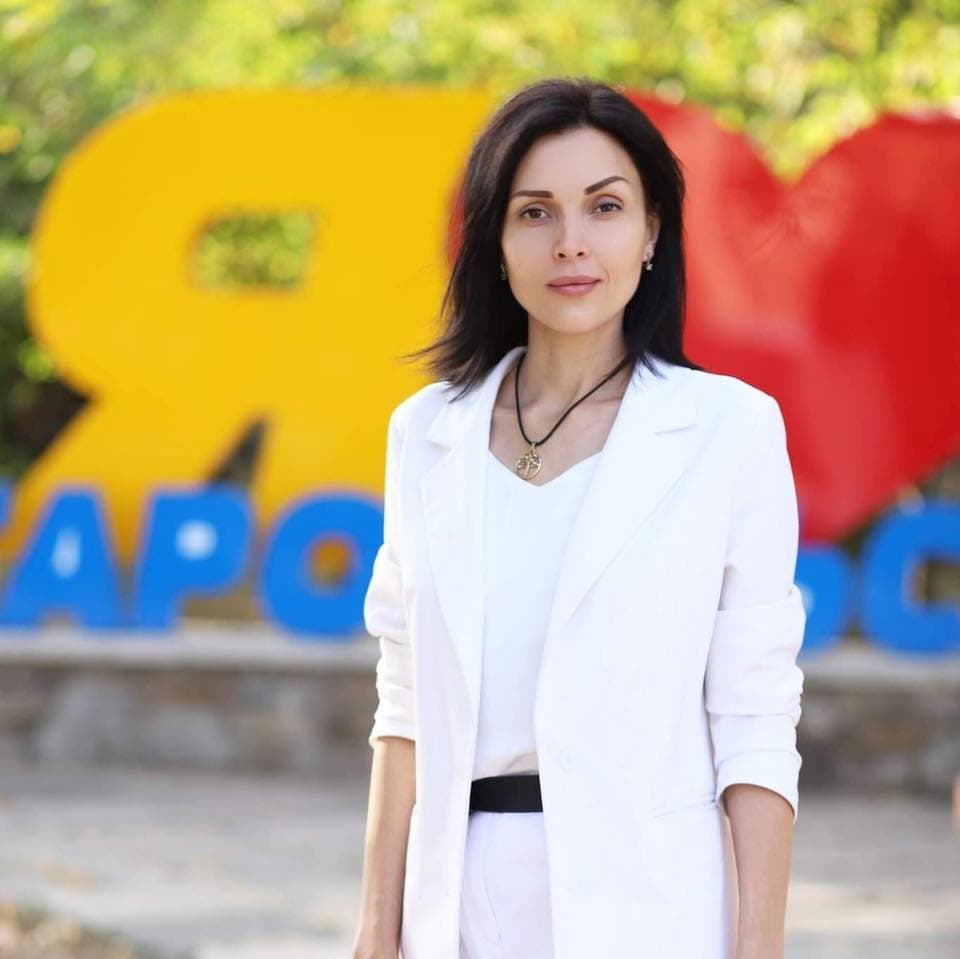 Яна Литвинова