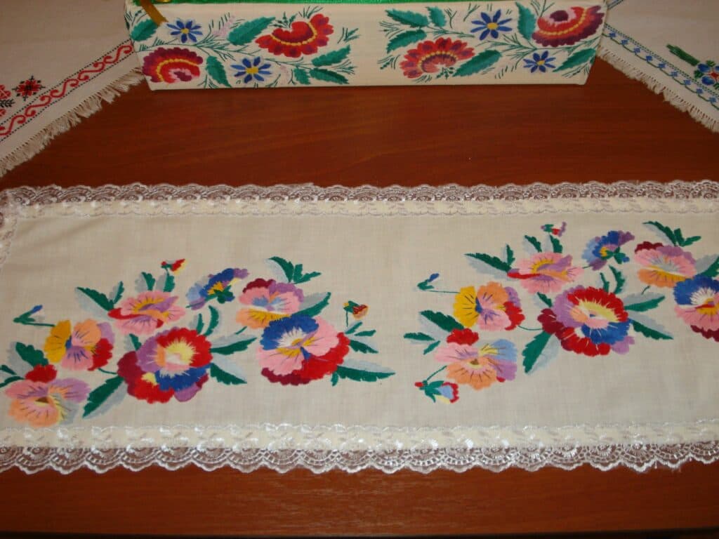 Мотанки со столетней историей. Как в Станице Луганской мастерица в четвертом поколении создает традиционные украинские изделия