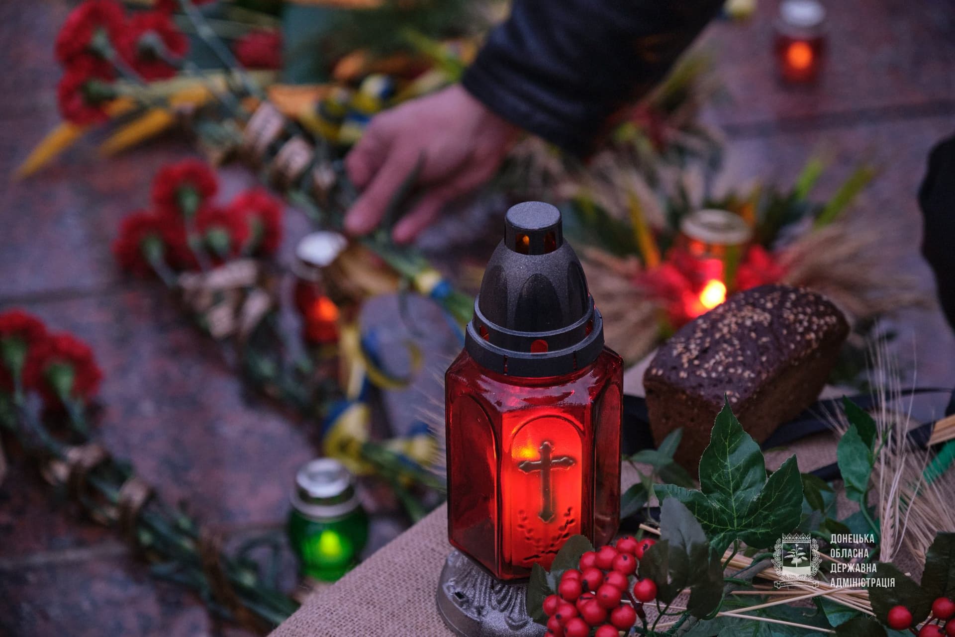 На Донетчине почтили память жертв голодоморов: фото