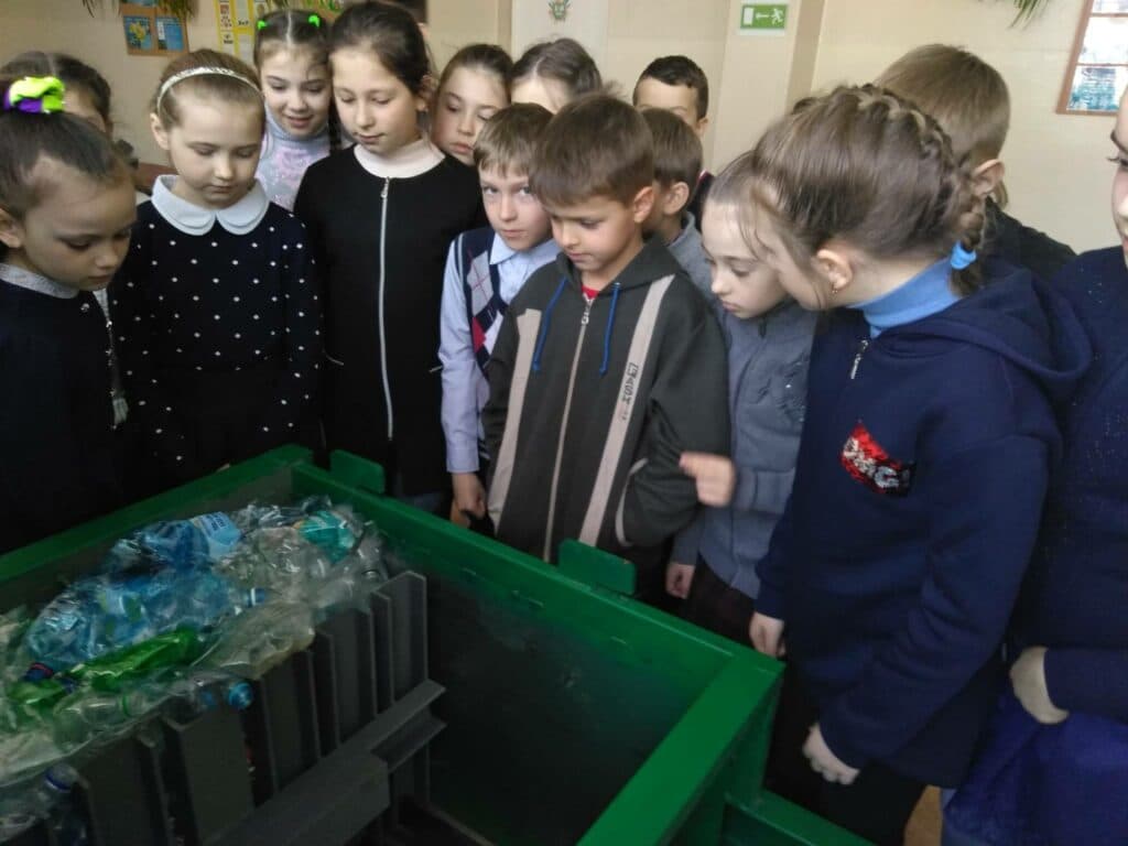 "Открой глаза — откажись от ненужного!": как школьники Луганщины победили на фестивале социальной рекламы