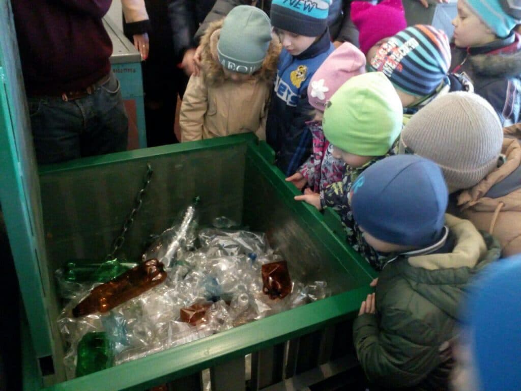 "Открой глаза — откажись от ненужного!": как школьники Луганщины победили на фестивале социальной рекламы