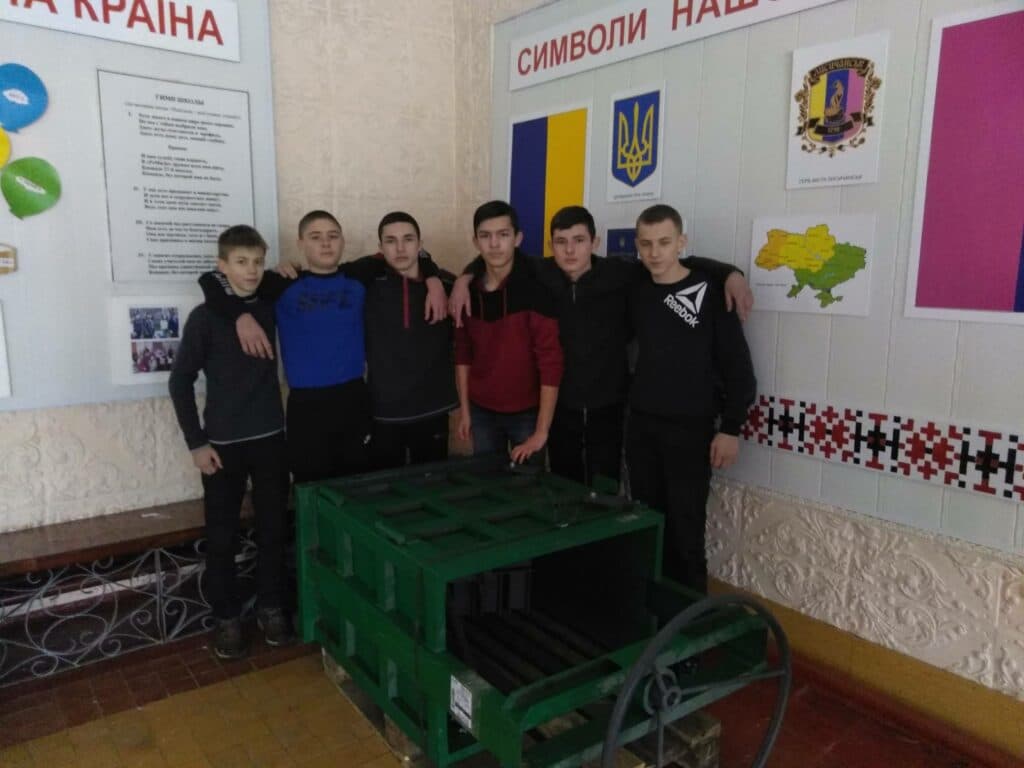 "Открой глаза — откажись от ненужного!": как школьники Луганщины победили на фестивале социальной рекламы