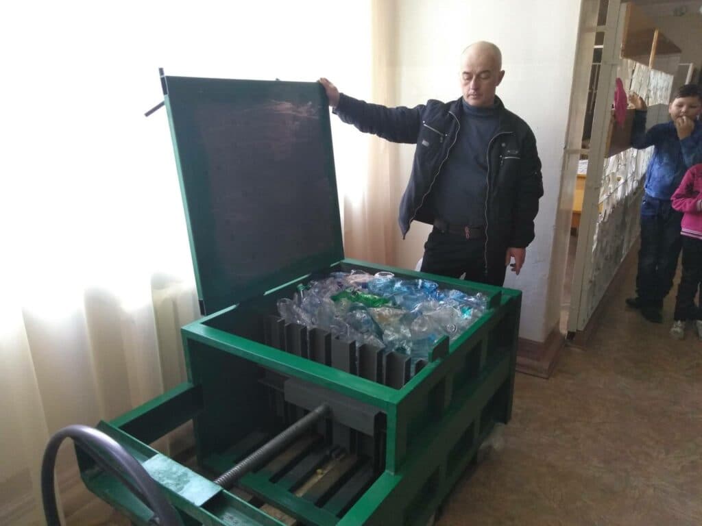 "Открой глаза — откажись от ненужного!": как школьники Луганщины победили на фестивале социальной рекламы