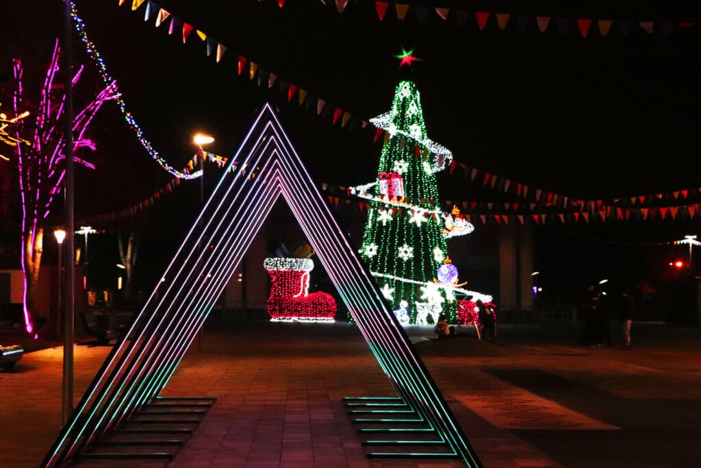 Праздник начинается: что стоит посмотреть на главной новогодней локации Мариуполя