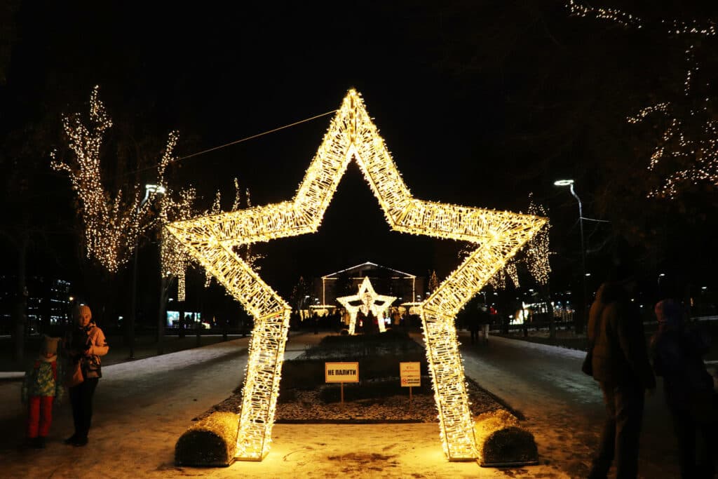 Праздник начинается: что стоит посмотреть на главной новогодней локации Мариуполя