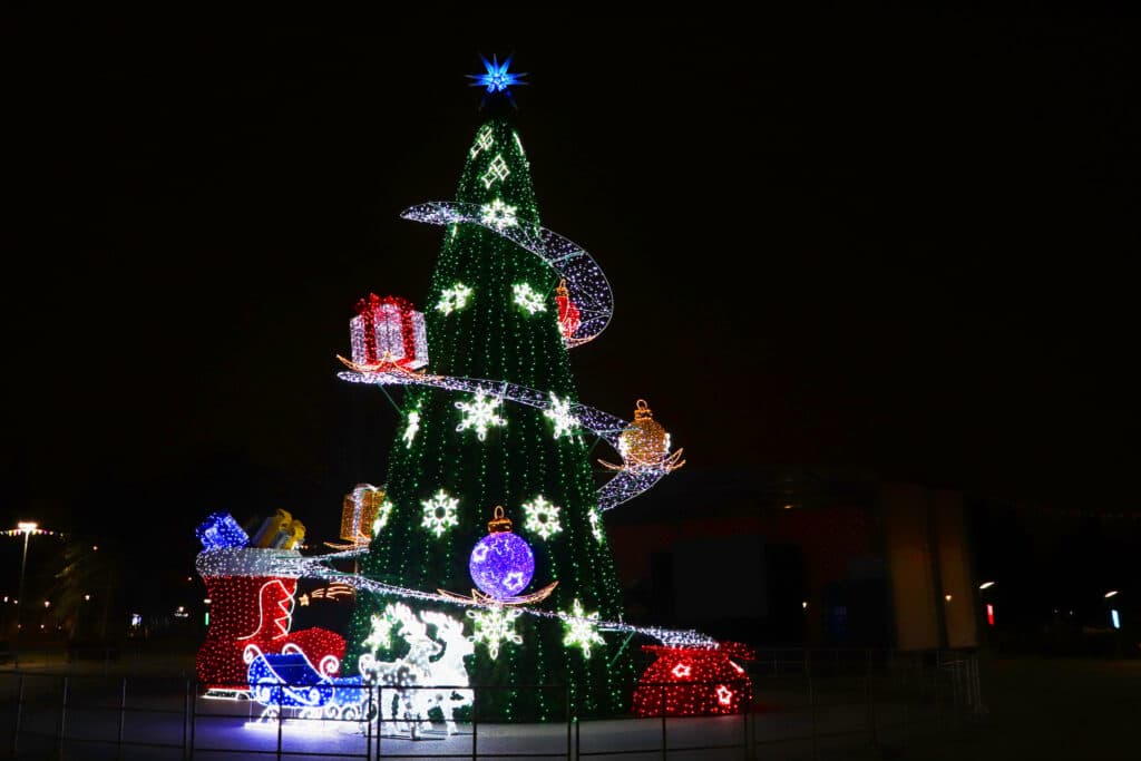 Праздник начинается: что стоит посмотреть на главной новогодней локации Мариуполя