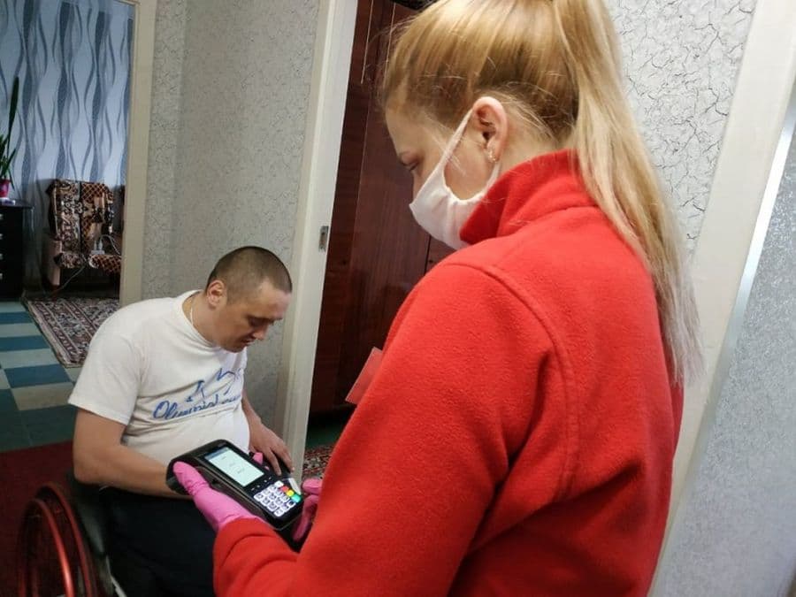 “Не нужно водить нас за ручку!”. Какой помощи ждут люди с инвалидностью и почему это нужно всем нам