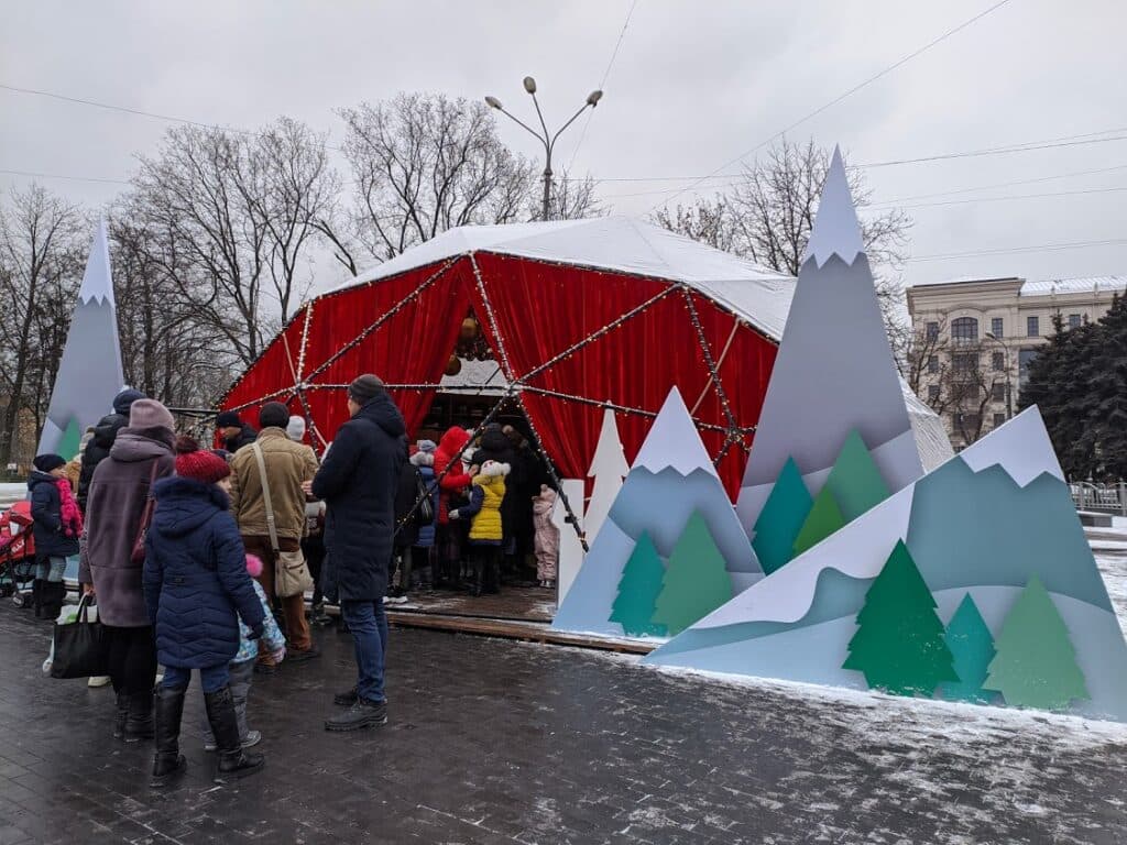 Праздник начинается: что стоит посмотреть на главной новогодней локации Мариуполя