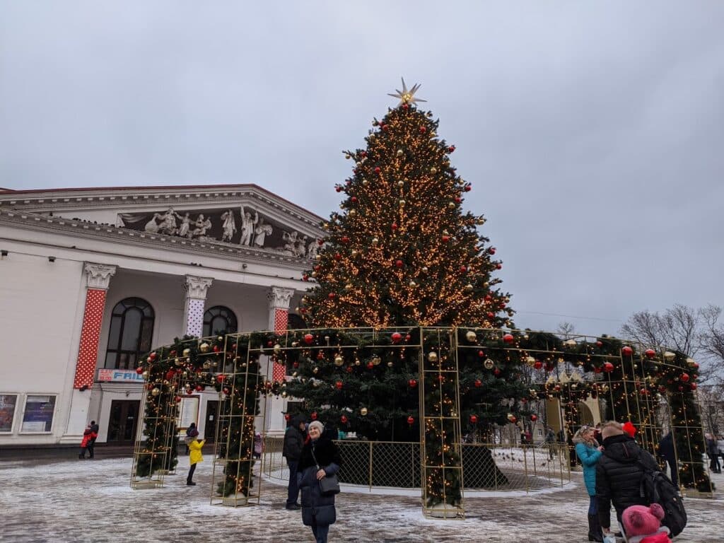 Праздник начинается: что стоит посмотреть на главной новогодней локации Мариуполя
