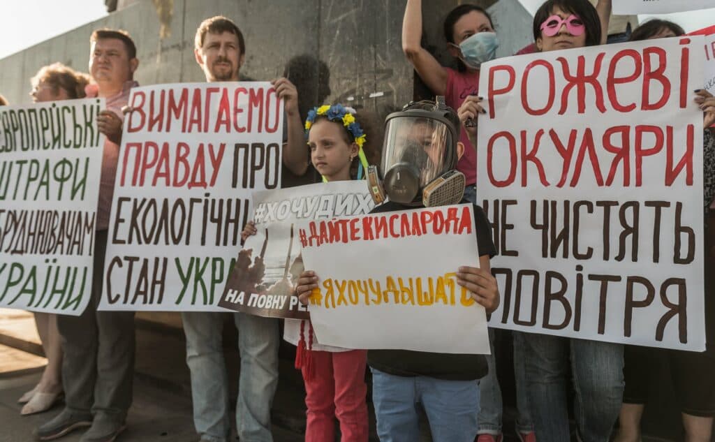 На митинге, по оценкам разных СМИ, собралось от 2 до 2,5 тысячи людей