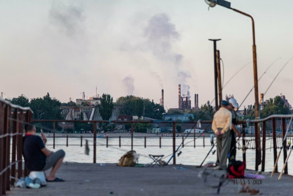 Несмотря на экологическую ситуацию в Мариуполе живут около 450 тысяч людей