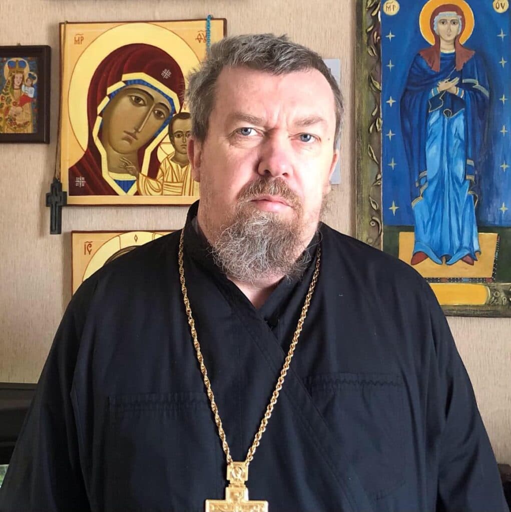 “Христос и клиповое мышление”. Как и для кого священник на Луганщине записывает подкасты