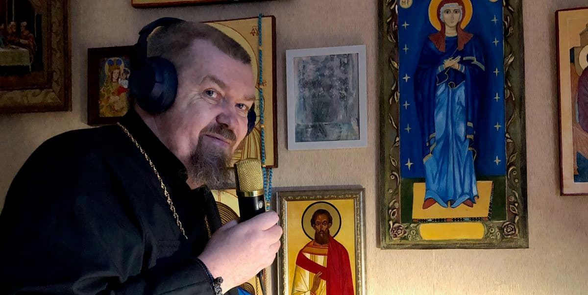 “Христос и клиповое мышление”. Как и для кого священник на Луганщине записывает подкасты
