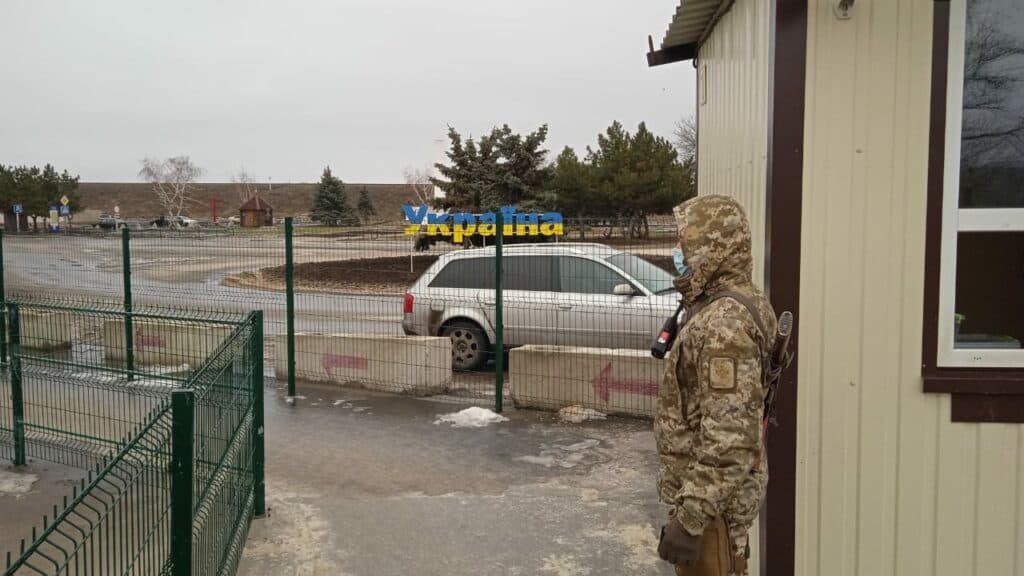 По той бік лінії розмежування. Як працюватиме КПВВ на Луганщині на Різдво та під час локдауну