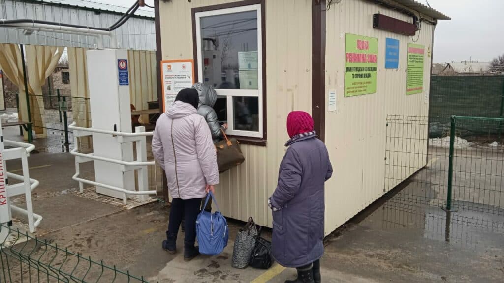 По той бік лінії розмежування. Як працюватиме КПВВ на Луганщині на Різдво та під час локдауну