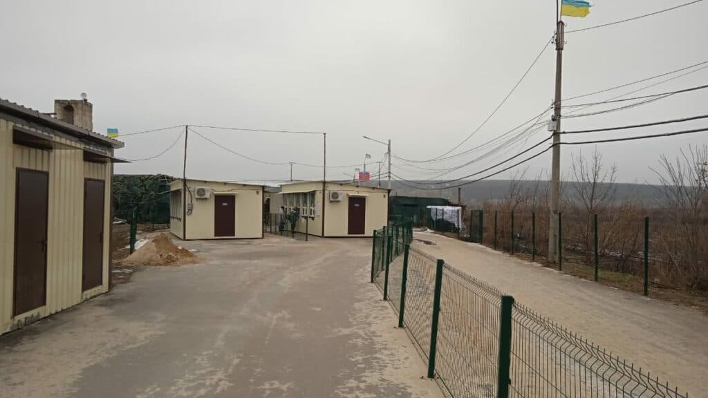 По той бік лінії розмежування. Як працюватиме КПВВ на Луганщині на Різдво та під час локдауну