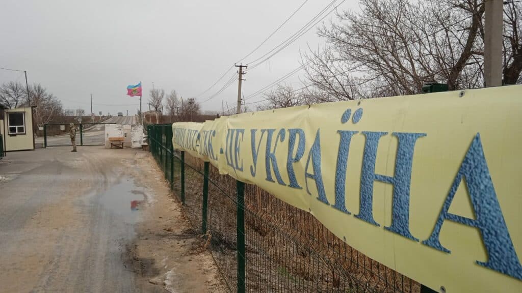 По той бік лінії розмежування. Як працюватиме КПВВ на Луганщині на Різдво та під час локдауну