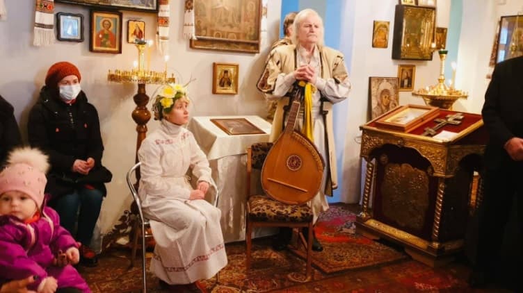 бандура дівчина irjkf