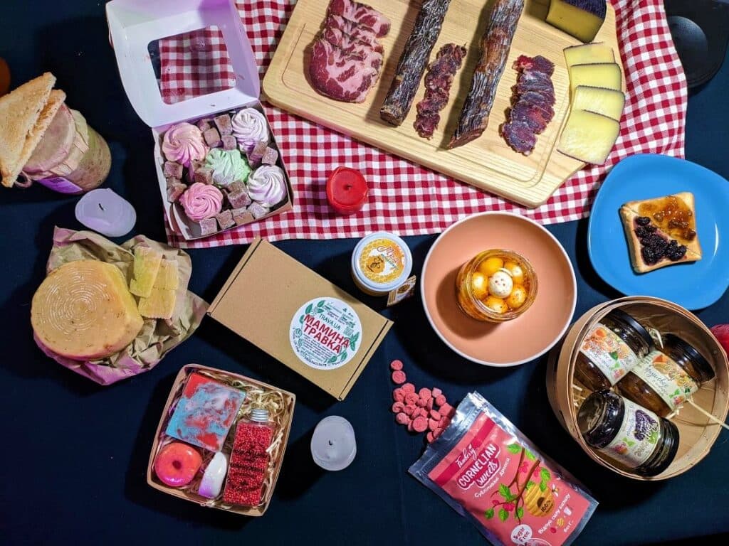"Восточный Вариант" дегустирует: что вкусного и красивого купить у предпринимателей из Донбасса