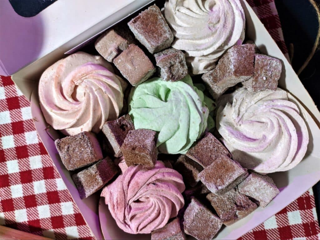 "Восточный Вариант" дегустирует: что вкусного и красивого купить у предпринимателей из Донбасса