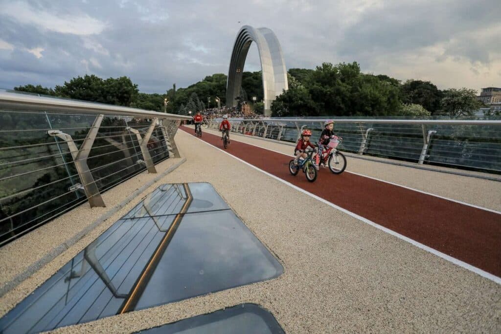 стеклянный мост Киев