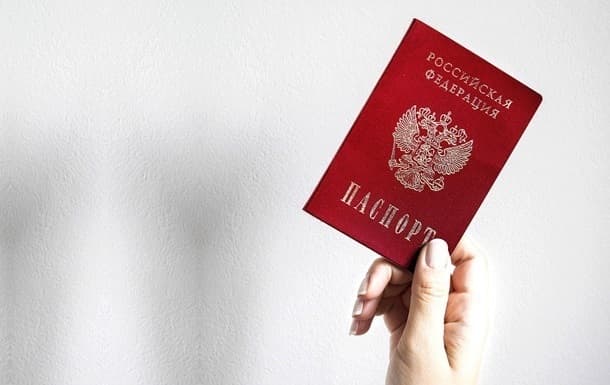 Эксперты назвали основные причины, почему люди в ОРДЛО получают российские паспорта