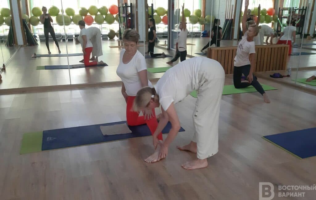 учитель йога