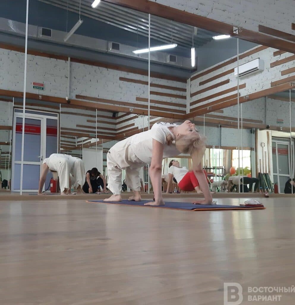 учитель йога