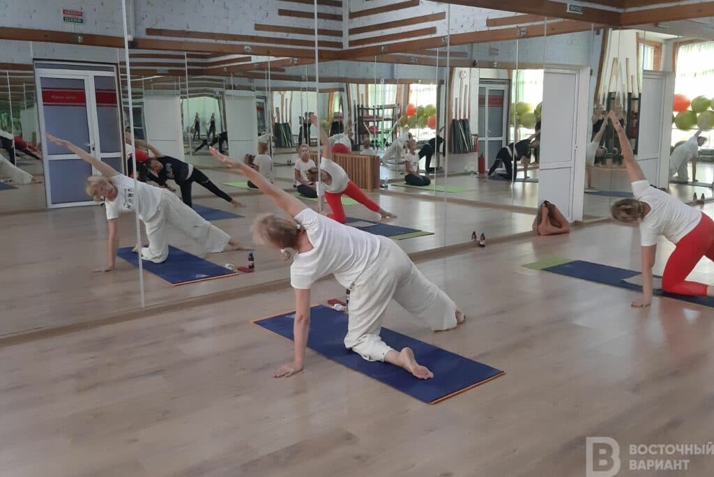 учитель йога