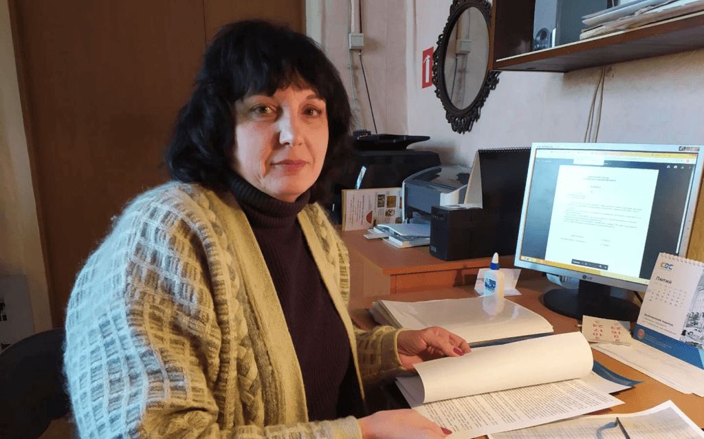 Работник коммунального предприятия Елена