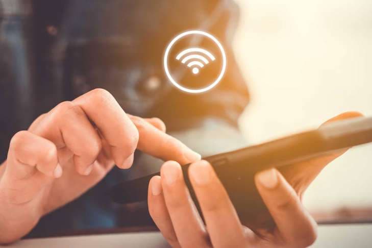 В Госспецсвязи заявили, что мобильную связь и интернет отключать не будут