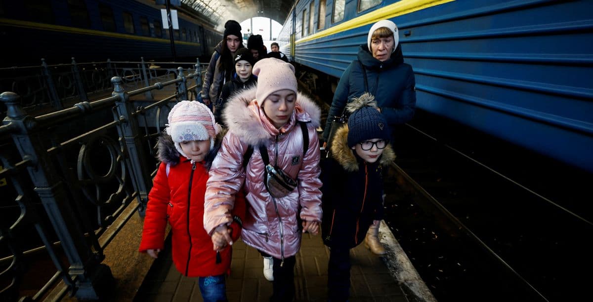 переселенці біженці