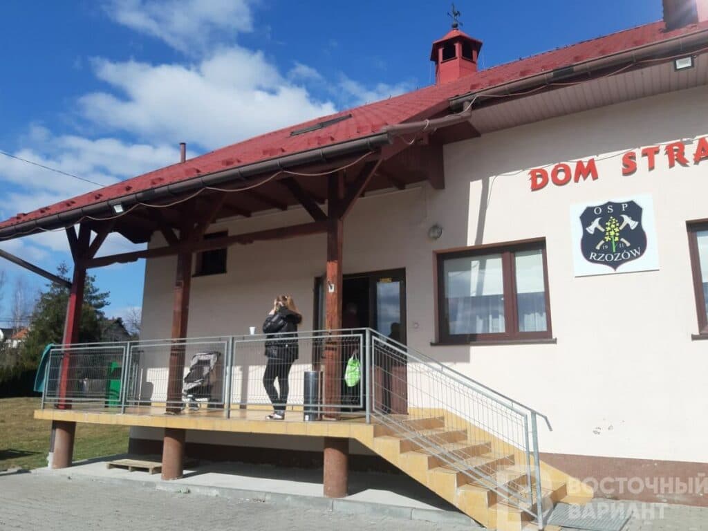 польша помогает