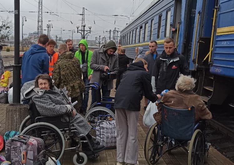 Фридом траст волонтеры