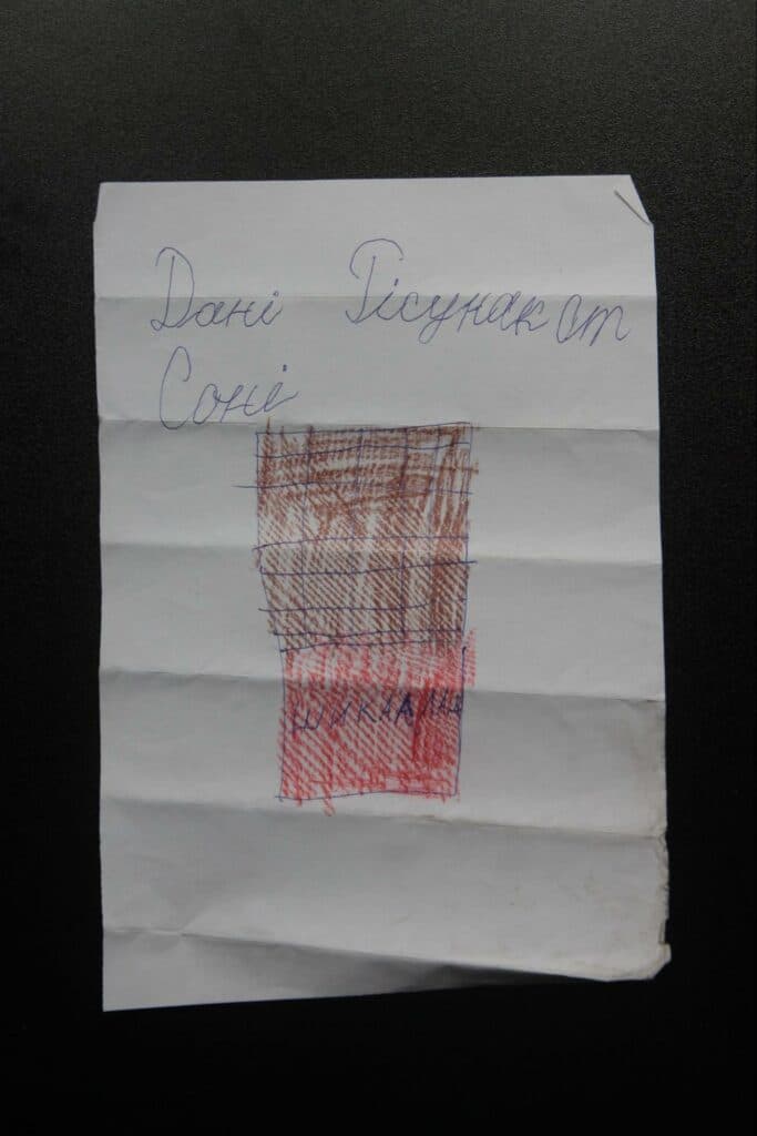 Речі з блокадного Маріуполя: дитячі малюнки