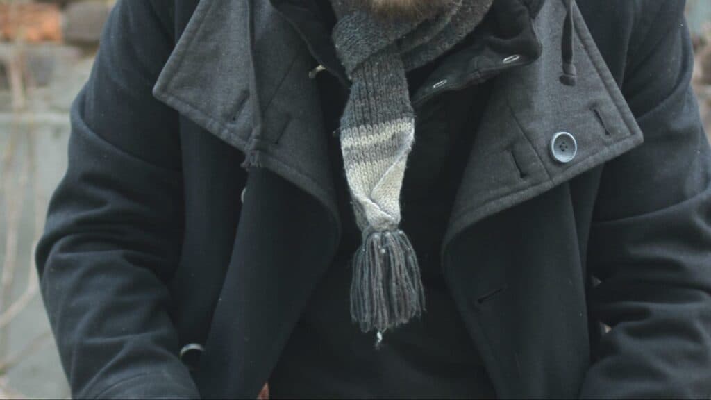 Речі з блокадного Маріуполя: шарф та одяг
