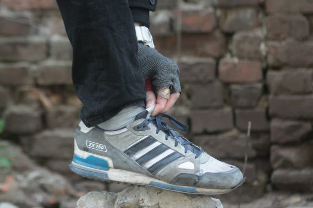 Речі з блокадного Маріуполя: кросівки adidas zx750