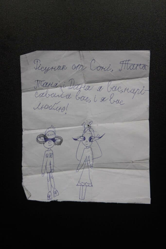 Речі з блокадного Маріуполя: дитячі малюнки