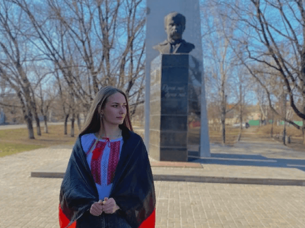 волонтерка из славянска