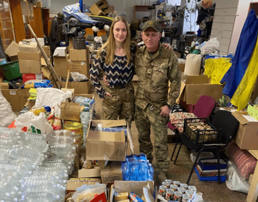 волонтерка из славянска